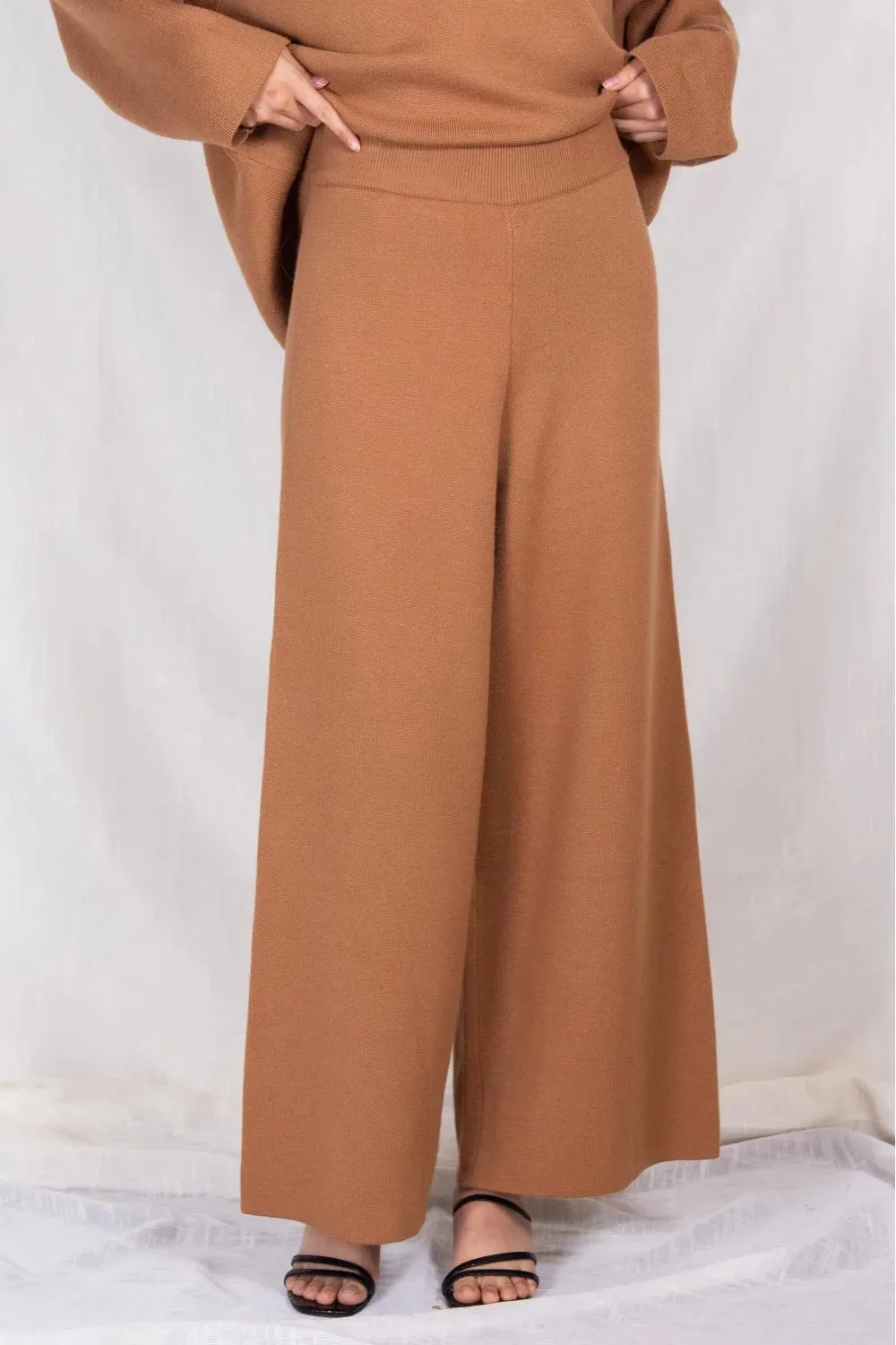 Elegant ankle length knit wide leg pants