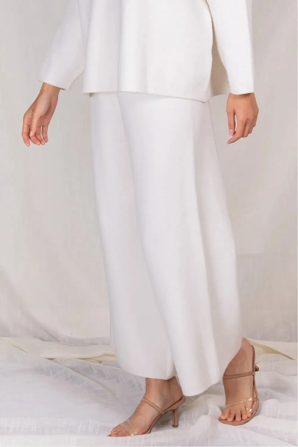 Elegant ankle length knit wide leg pants