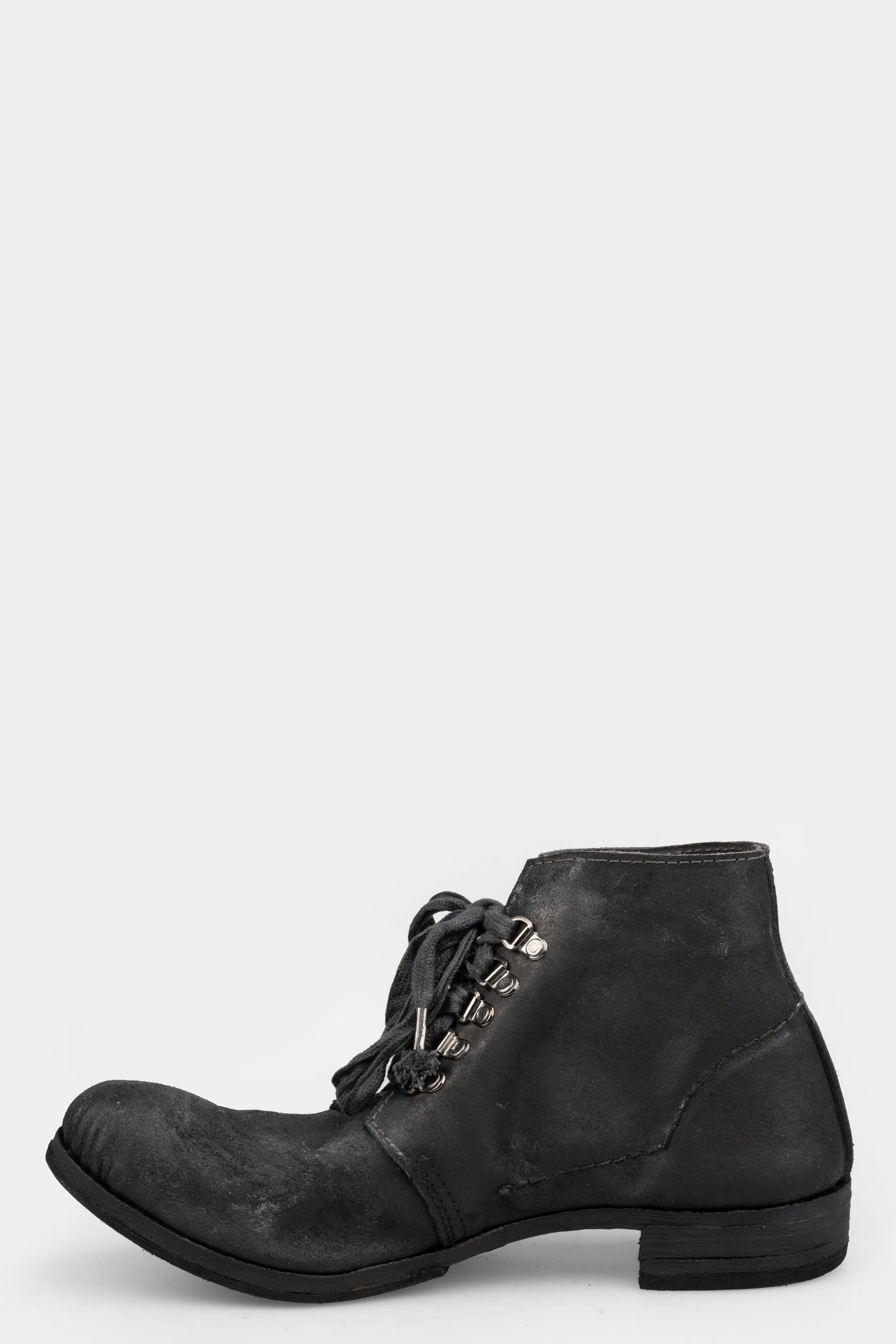 Low laced ankle boots