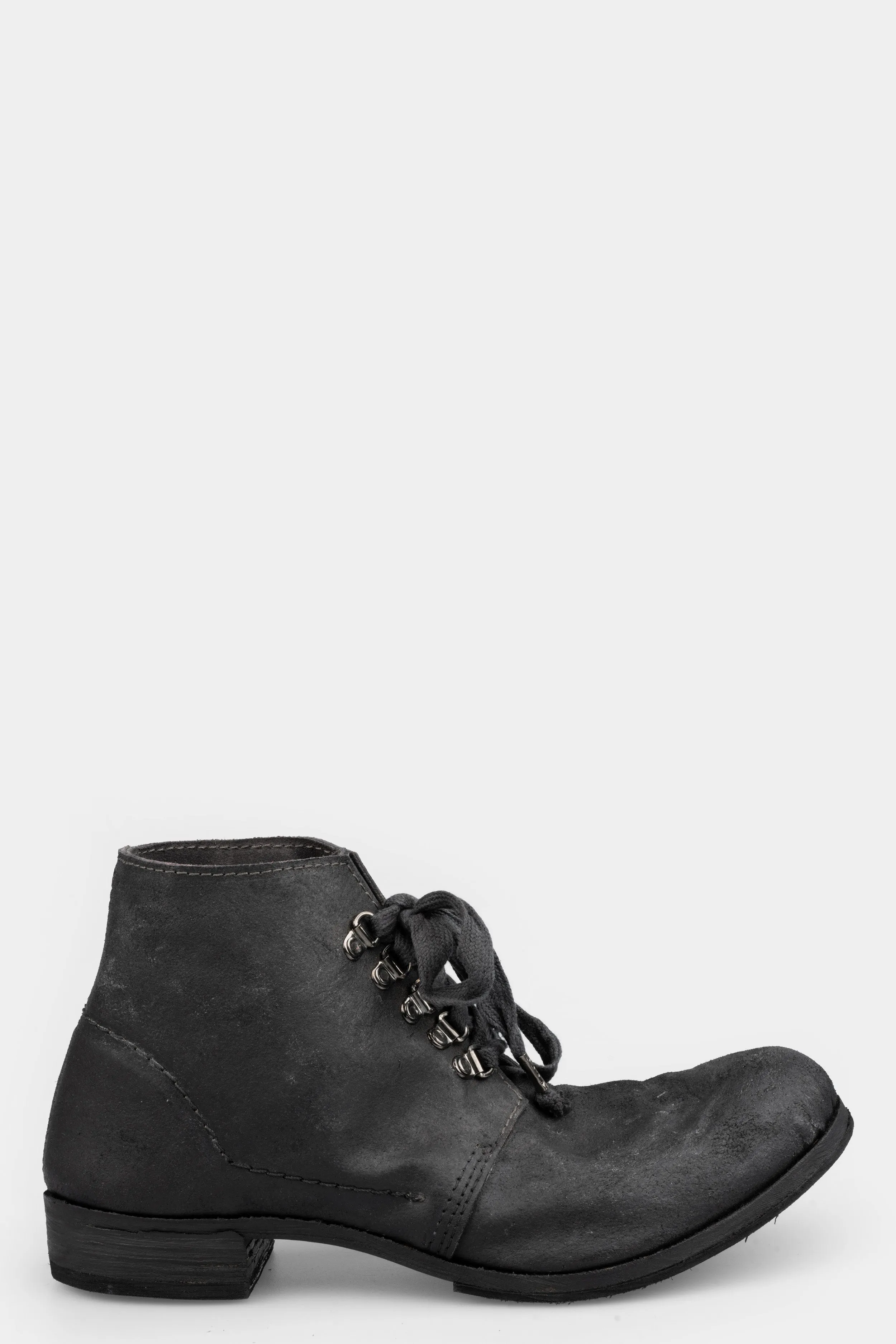 Low laced ankle boots